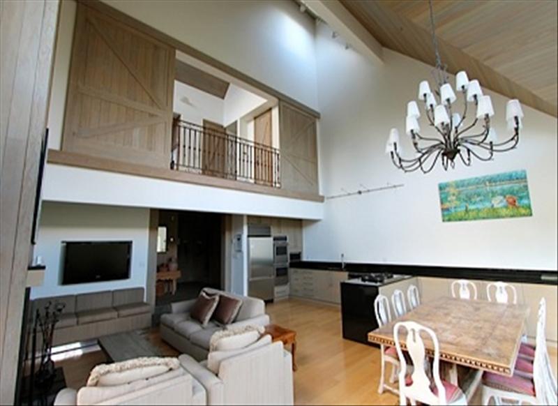 Whistler Pinnacle 5 Bedroom Ski in Ski out, private hottub, plus den