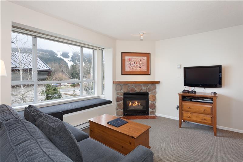 Whistler Eagle Lodge Studio With Mountain Views and Free Wifi