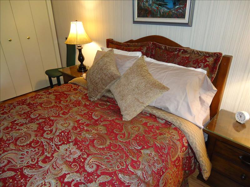 Whistler Accommodations - Queen bed with luxurious linens - Rentals By Owner