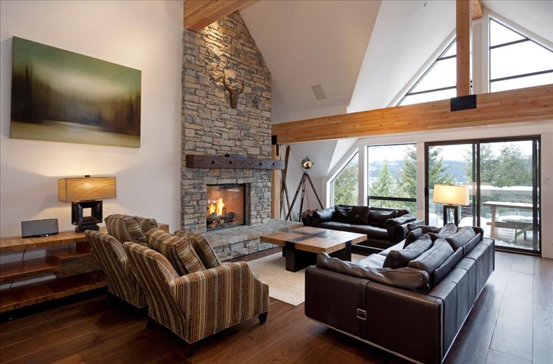 Luxury Accommodation Whistler Pinnacle Ridge 1-877-887-5422