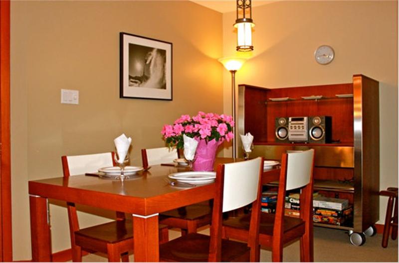 Whistler Accommodations - Dining table for 6 - Rentals By Owner