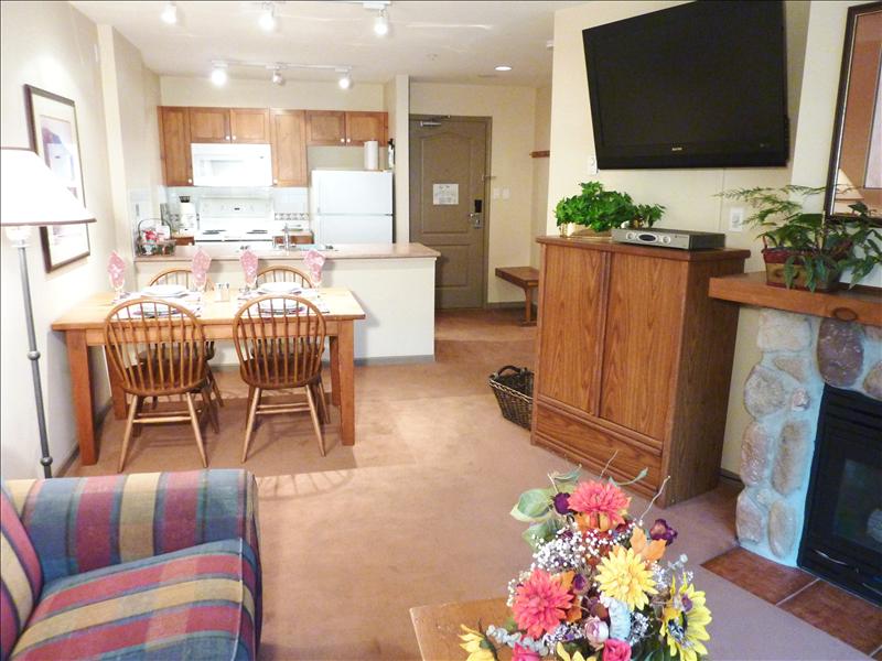 Whistler Accommodations - Living and Dining Areas - Rentals By Owner