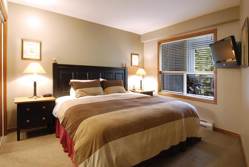 Whistler Accommodations - Master BR, bed can be 2 x twin or king, flat screen - Rentals By Owner