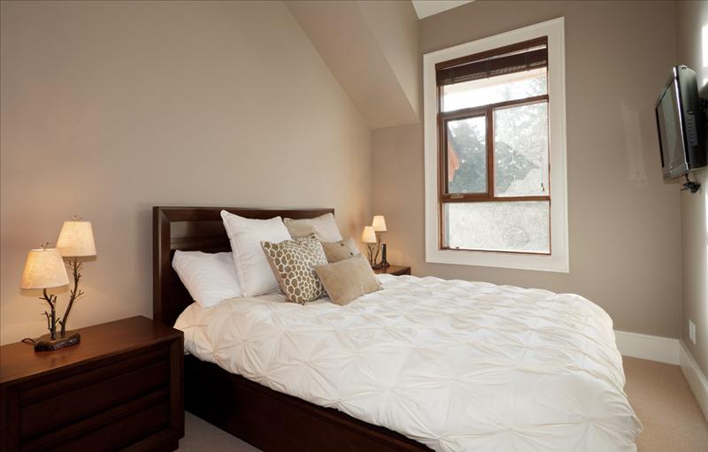 Whistler Accommodations - #2 bedroom located on the forth floor with # 3 bedroom - queen bed - Rentals By Owner