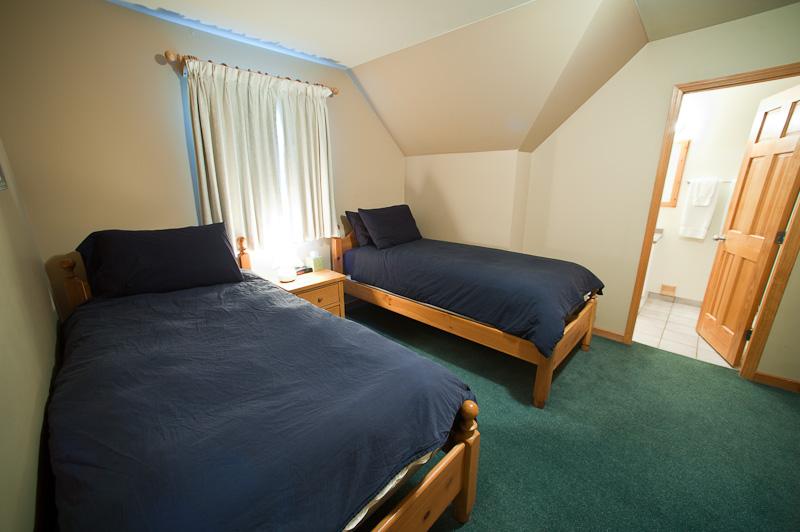Whistler Accommodations - Room with two twin beds - Rentals By Owner